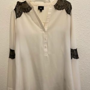 🌈Very nice blouse with lace details